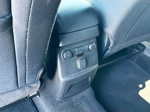 Used 2018 Ford Explorer XLT AWD/4WD image 30