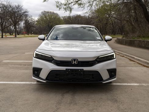 Used 2023 Honda Civic Touring image 3