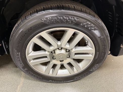 Used 2012 Toyota 4Runner Limited AWD/4WD image 9