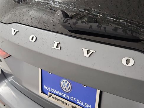 Used 2021 Volvo V60 T5 Cross Country image 11