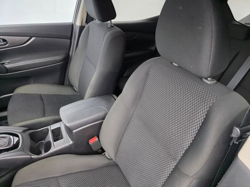 Used 2021 Nissan Rogue Sport S image 11