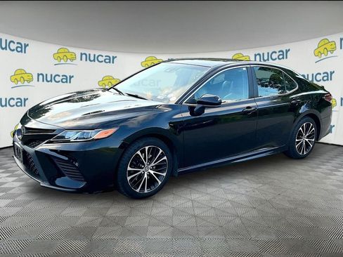 Certified 2019 Toyota Camry SE FWD image 3