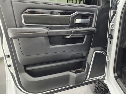 Used 2021 RAM 3500 Laramie w/ Night Edition image 40