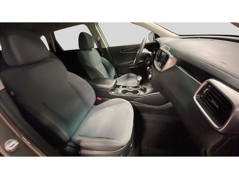 Used 2019 Kia Sorento FWD V6 image 16