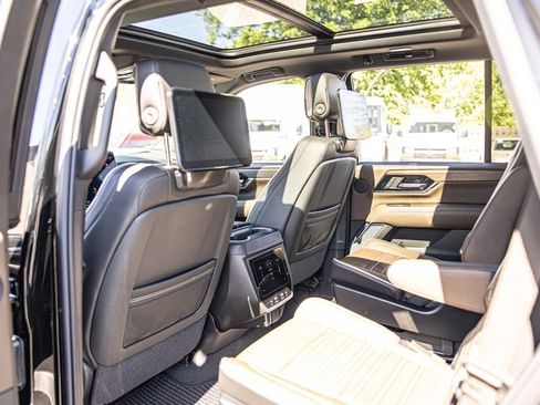 Used 2026 GMC Yukon Denali Ultimate AWD/4WD image 33