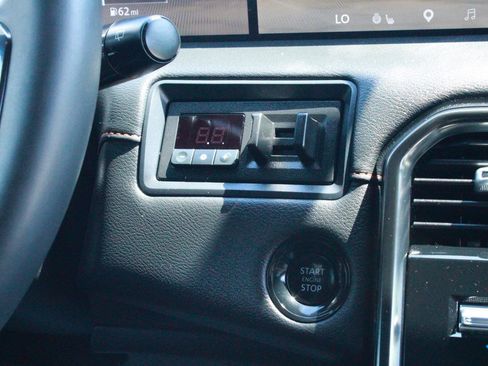 Used 2025 Nissan Armada PRO-4X AWD/4WD image 32