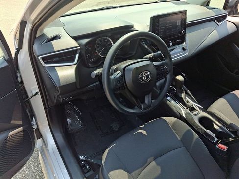 Used 2022 Toyota Corolla LE FWD image 25