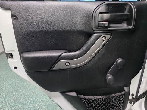 Used 2018 Jeep Wrangler Unlimited Sport w/ Connectivity Group AWD/4WD image 21