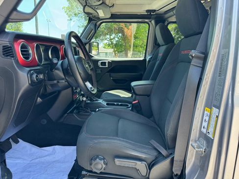 Used 2019 Jeep Wrangler Unlimited Rubicon w/ Cold Weather Group AWD/4WD image 12