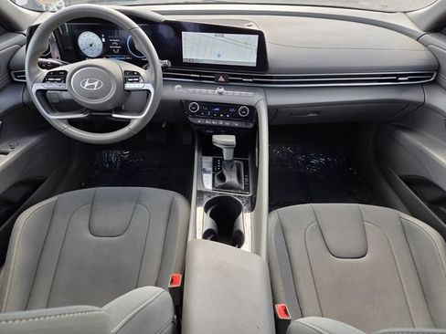 Used 2025 Hyundai Elantra SEL FWD image 16