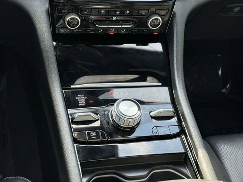 Used 2023 Jeep Grand Cherokee Overland w/ Luxury Tech Group IV AWD/4WD image 23