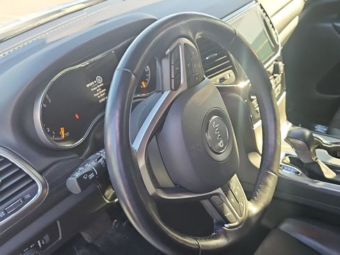 Used 2021 Jeep Grand Cherokee Laredo X image 2