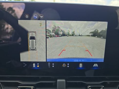 Used 2025 Chevrolet Equinox RS w/ Safety and Technology Package AWD/4WD image 19