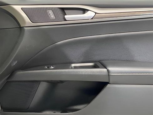 Used 2017 Ford Fusion SE w/ Fusion SE Technology Package image 15