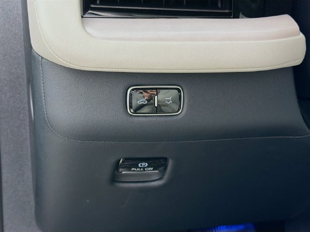 New 2026 Lincoln Navigator Premiere AWD/4WD image 10