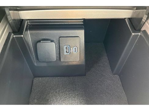 Used 2023 Ford Explorer Limited AWD/4WD image 32