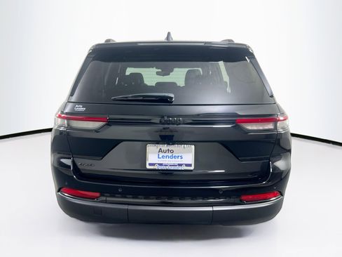 Used 2023 Jeep Grand Cherokee Altitude AWD/4WD image 6