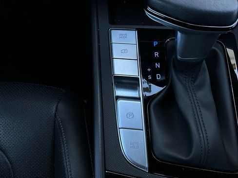 Used 2025 Hyundai Elantra Limited image 27