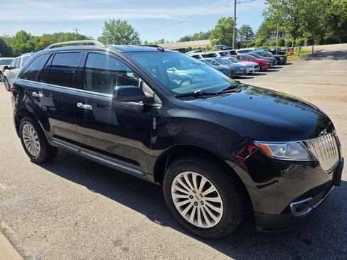 Used 2013 Lincoln MKX AWD w/ Cargo Accessory Pkg image 3