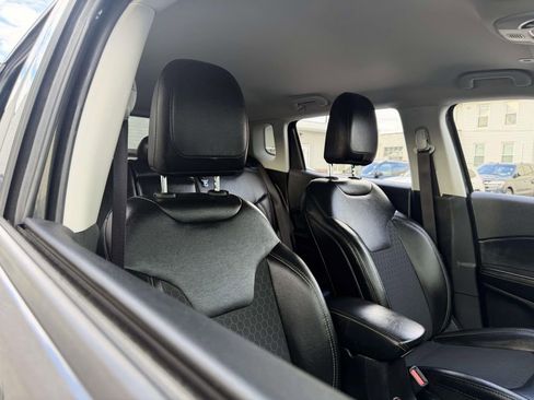 Used 2019 Jeep Compass Latitude AWD/4WD image 11