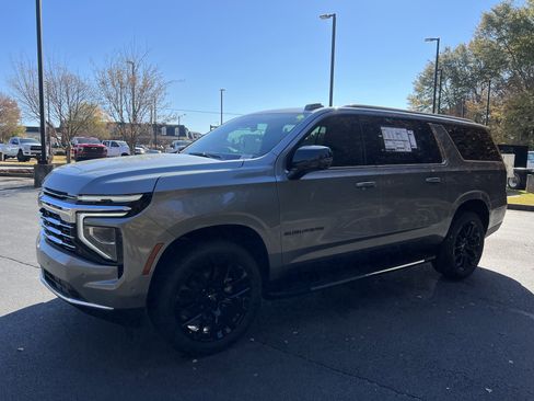 New 2026 Chevrolet Suburban LT w/ Comfort Package image 6