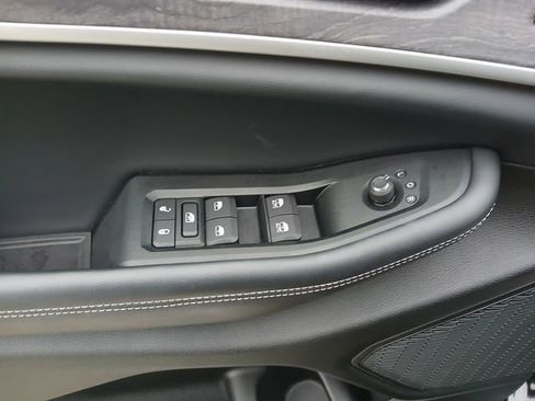 Used 2023 Jeep Grand Cherokee L Limited image 12