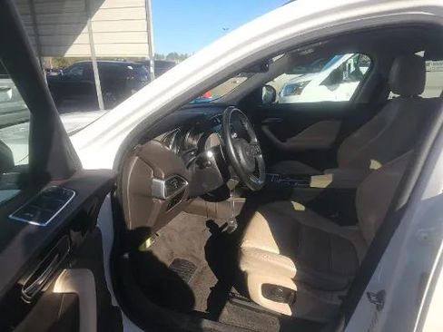 Used 2018 Jaguar F-PACE Prestige image 9