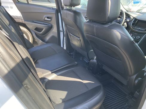 Used 2022 Chevrolet Trax LT FWD image 15
