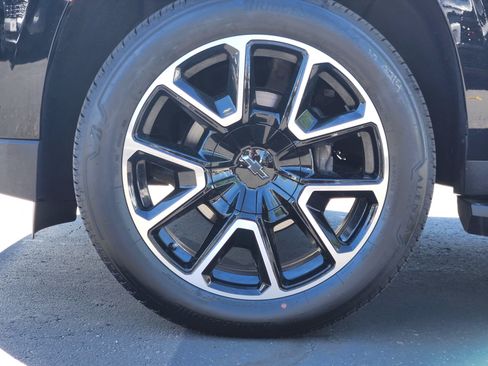 Used 2021 Chevrolet Suburban RST w/ Luxury Package AWD/4WD image 21