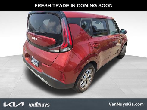 Used 2023 Kia Soul LX w/ LX Technology Package FWD image 3