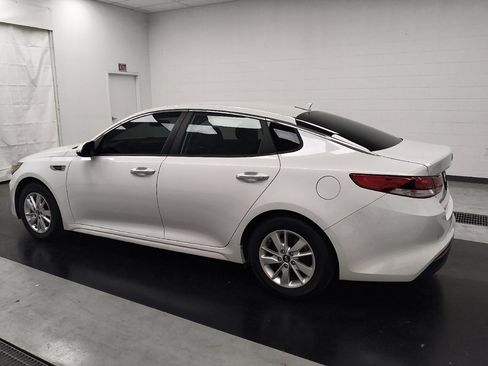 Used 2018 Kia Optima LX w/ Convenience Package FWD image 3