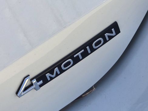New 2026 Volkswagen Tiguan SEL R-Line AWD/4WD image 9