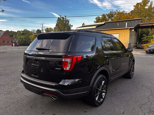 Used 2018 Ford Explorer XLT w/ XLT Appearance Package AWD/4WD image 5