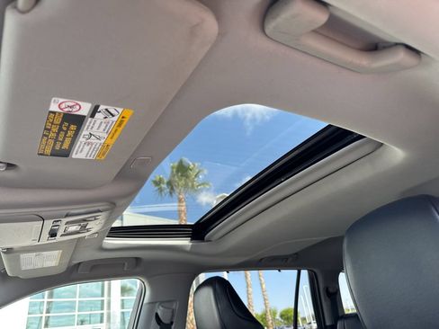 Used 2023 Toyota Highlander XLE FWD image 16