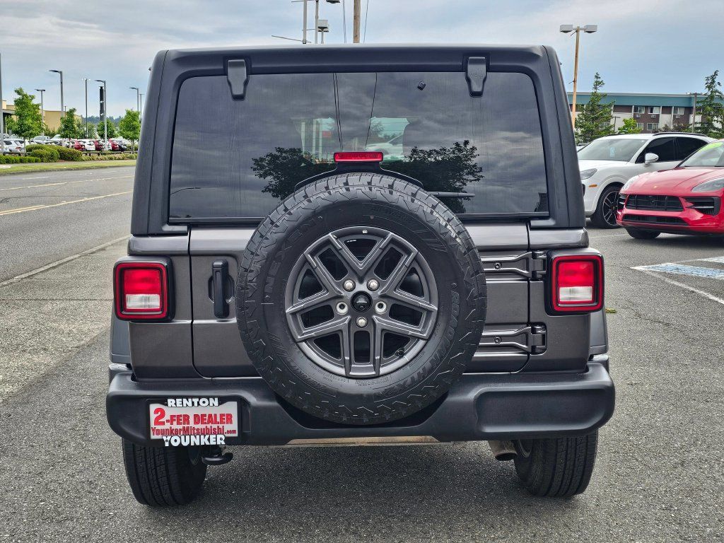 Used 2024 Jeep Wrangler Unlimited Sport AWD/4WD image 6