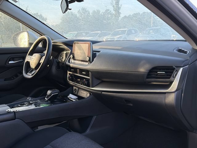 Used 2025 Nissan Rogue SV AWD/4WD image 19