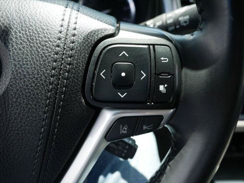 Certified 2019 Toyota Highlander XLE AWD/4WD image 23