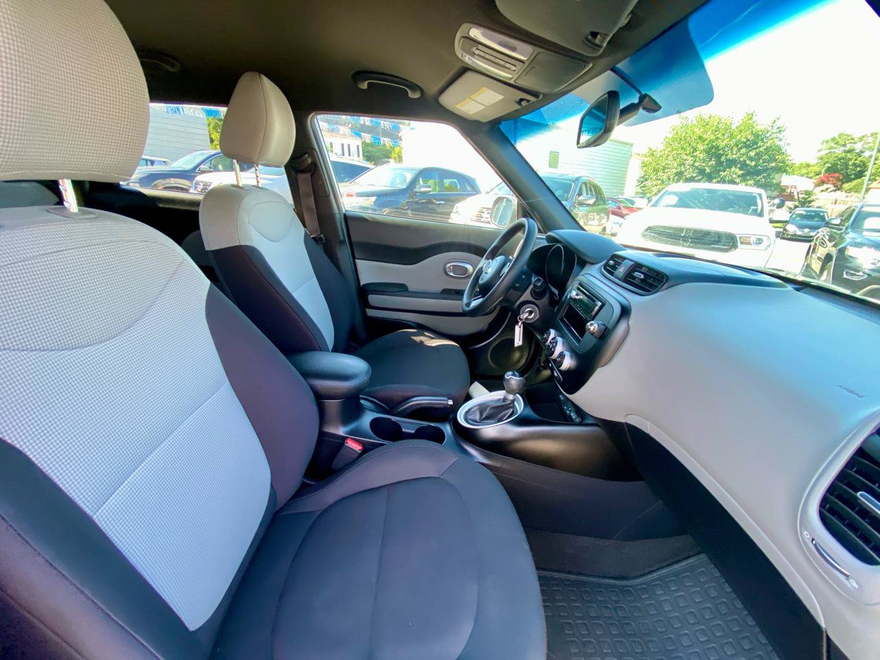 Used 2015 Kia Soul FWD image 9