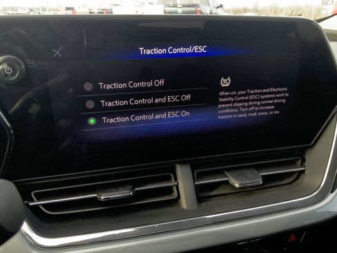 Used 2025 Chevrolet Trax LT w/ LT Convenience Package image 35