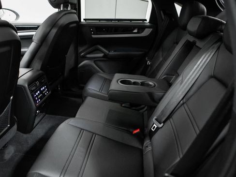 Certified 2025 Porsche Cayenne S AWD/4WD image 37