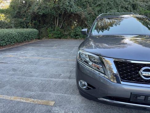 Used 2016 Nissan Pathfinder SV w/ SV Cold Weather Package image 14