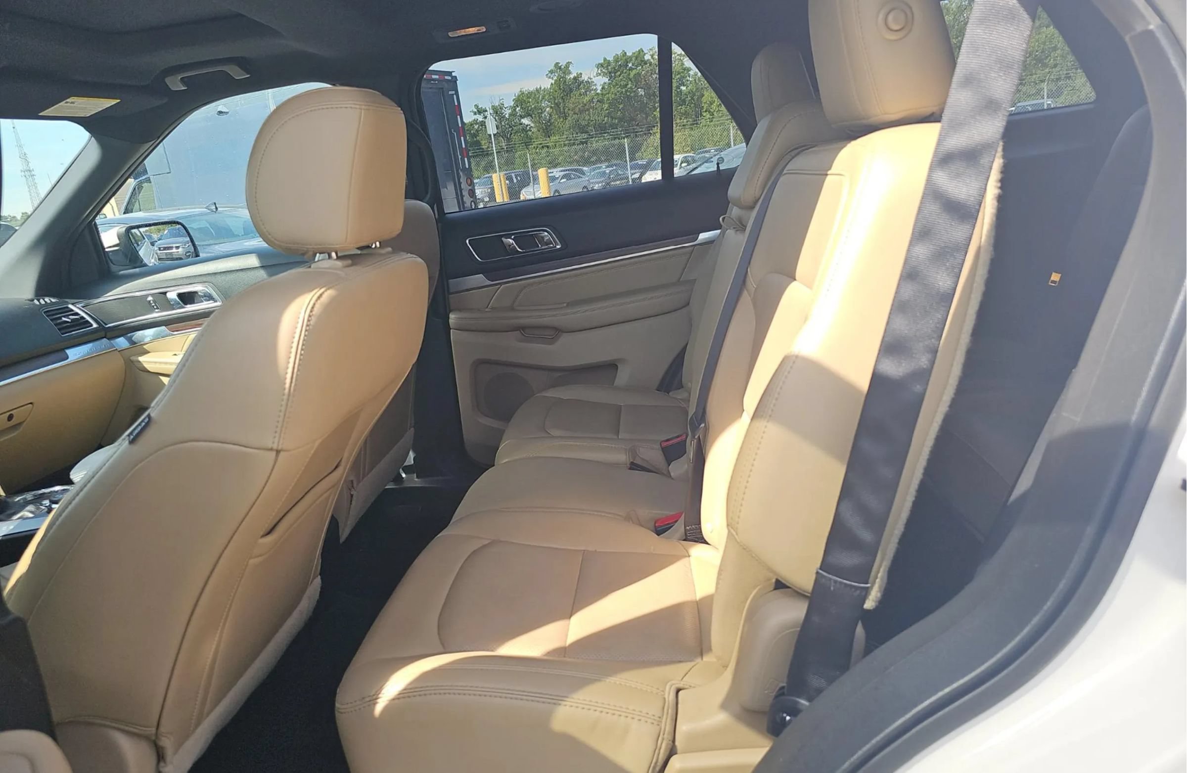 Used 2017 Ford Explorer Limited w/ Equipment Group 303A AWD/4WD image 16