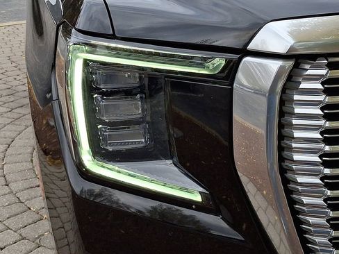 Used 2021 GMC Yukon Denali w/ Denali Ultimate Package image 9