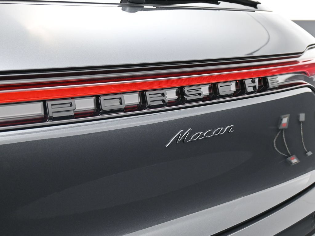 Certified 2026 Porsche Macan AWD/4WD image 14
