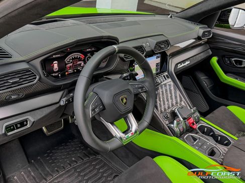 Used 2021 Lamborghini Urus image 33