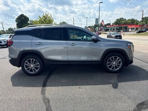 Used 2024 GMC Terrain SLT w/ Tech Package AWD/4WD image 6
