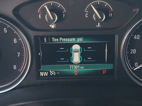 Used 2018 Buick Enclave Essence image 28