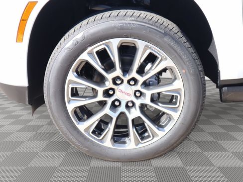 New 2026 GMC Yukon Denali w/ Denali Reserve Package AWD/4WD image 19