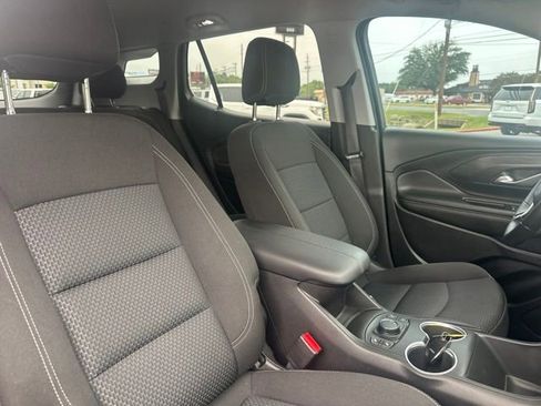 Used 2022 GMC Terrain SLE w/ Driver Convenience Package FWD image 9