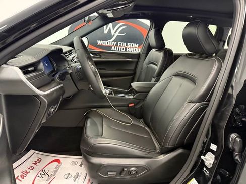 New 2025 Jeep Grand Cherokee Limited image 12